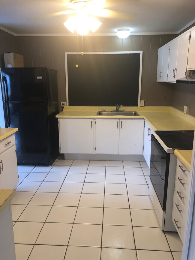Building Photo - 45-308 Lehuuila St Kaneohe, HI -Back Unit
