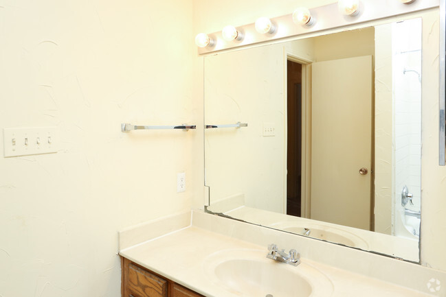 The Landing Apartments - Apartments in San Antonio, TX | Apartments.com