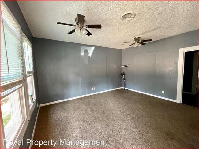 Foto del edificio - 4 br, 2 bath House - 217 S. Mockingbird