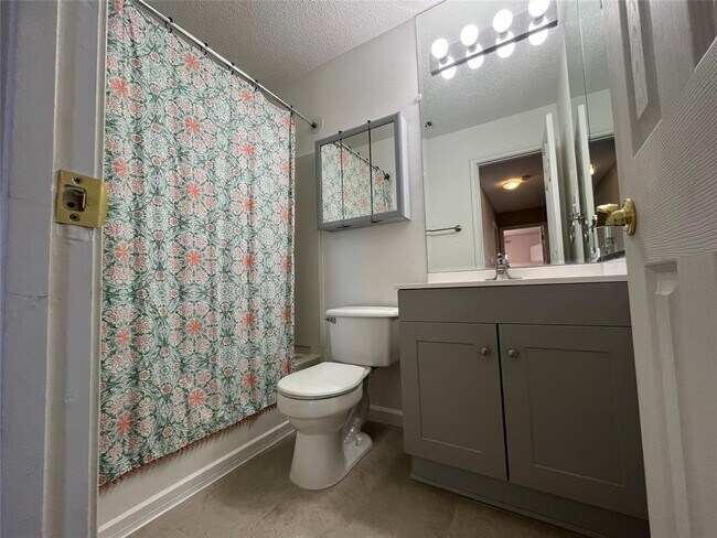 Foto del edificio - 2932 Donnell Dr