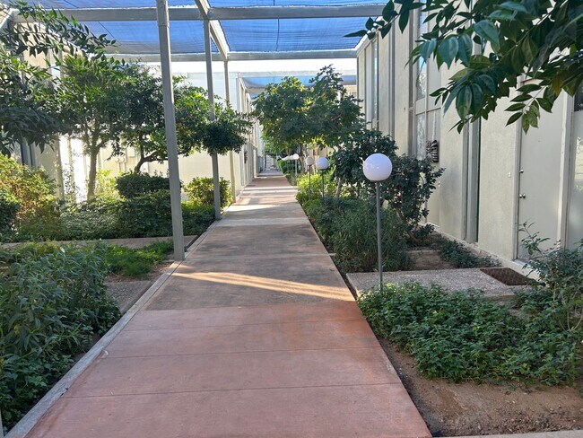 Foto del edificio - Incredible 2 Bedroom Townhouse in Arcadia