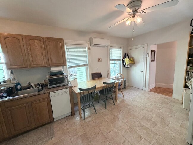 Building Photo - 46 Trull St