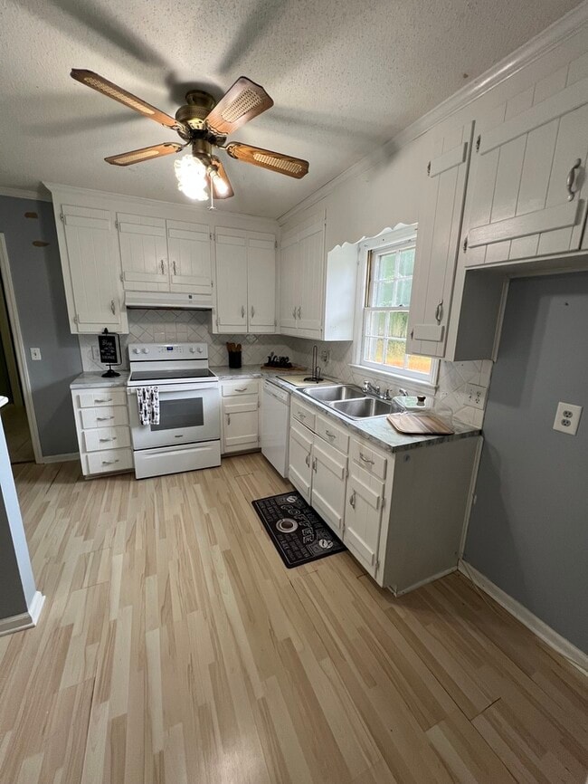 Building Photo - 112 Mina Dr