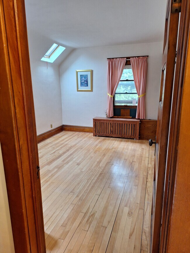 Foto del edificio - 384 Hall Ave