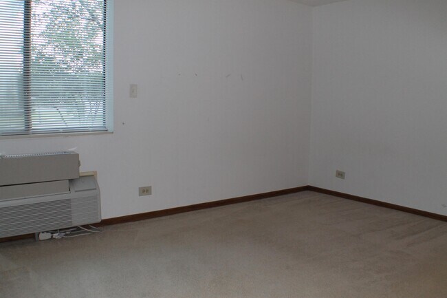 Building Photo - 75 Kristin Cir