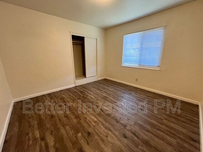 Foto del edificio - 212 Ford St