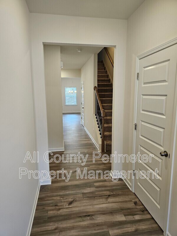 Foto del edificio - 256 Dupont Dr