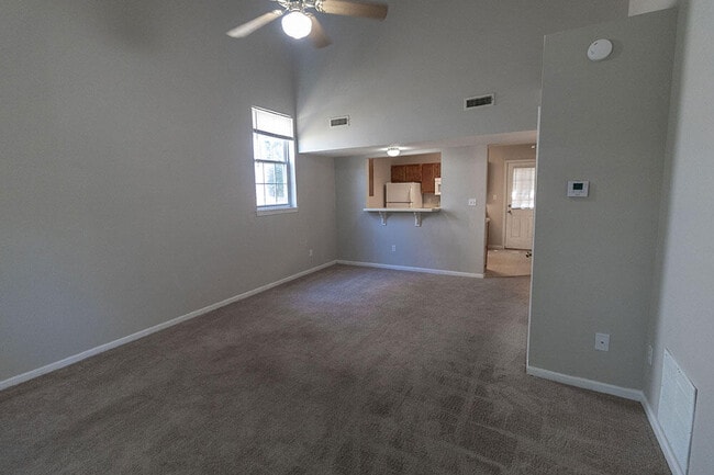 Foto del edificio - 5569 Pinehurst Ln