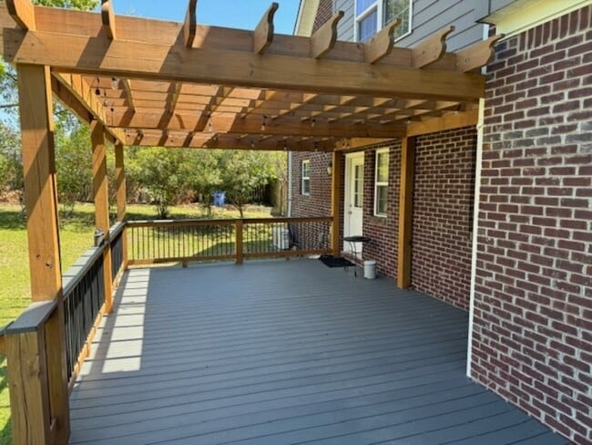 Building Photo - 275 Haigs Creek N