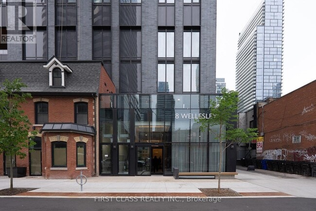 Building Photo - 8-5008 Wellesley St W