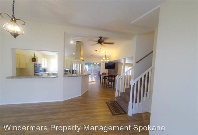 Building Photo - 3 br, 2.5 bath House - 3108 E 33rd