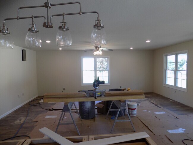Building Photo - 755 Mineral Springs Ave