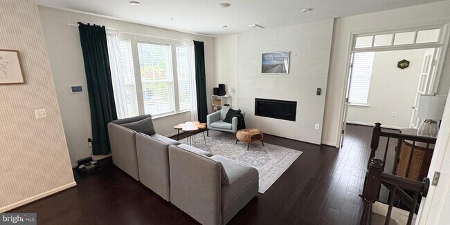 Foto del edificio - 1314 Hawk Hollow Dr