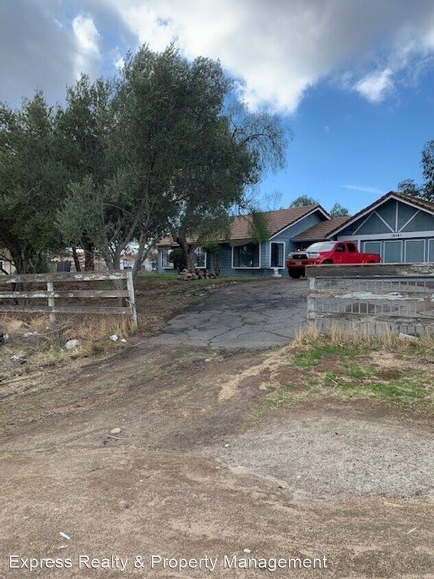 3 br, 2 bath House 18561 Pequena Entrada House for Rent in Perris