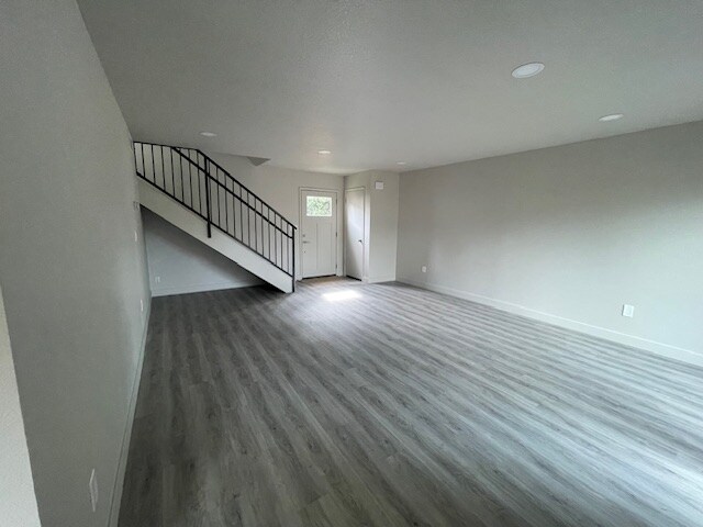 Building Photo - 3215 Bermuda Ave