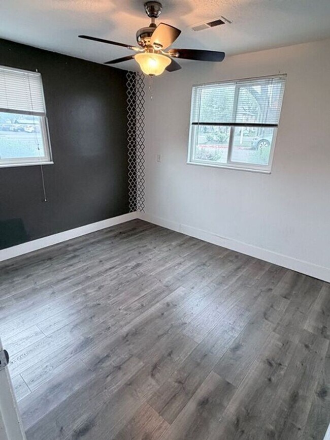 Foto del edificio - East Millcreek 2 bed 1 bath Condo