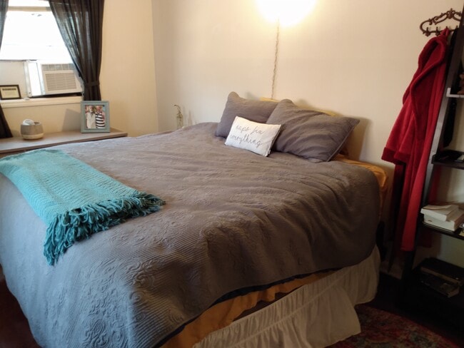 Building Photo - 188 Lake Dr