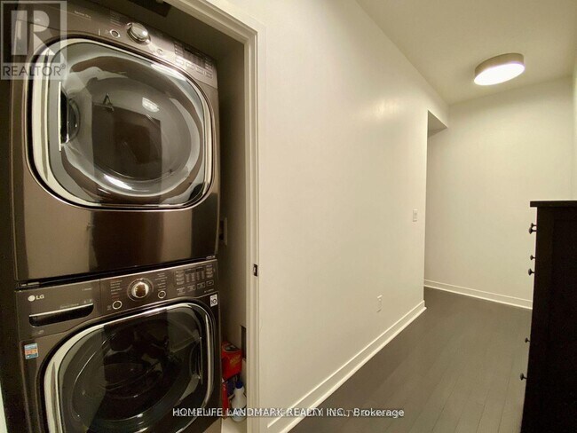 Building Photo - 360 Square One Dr