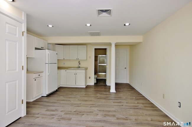 Building Photo - 821 Long Ridge Rd