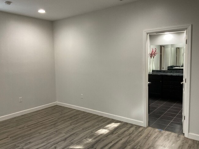 Building Photo - Close to Deland High School