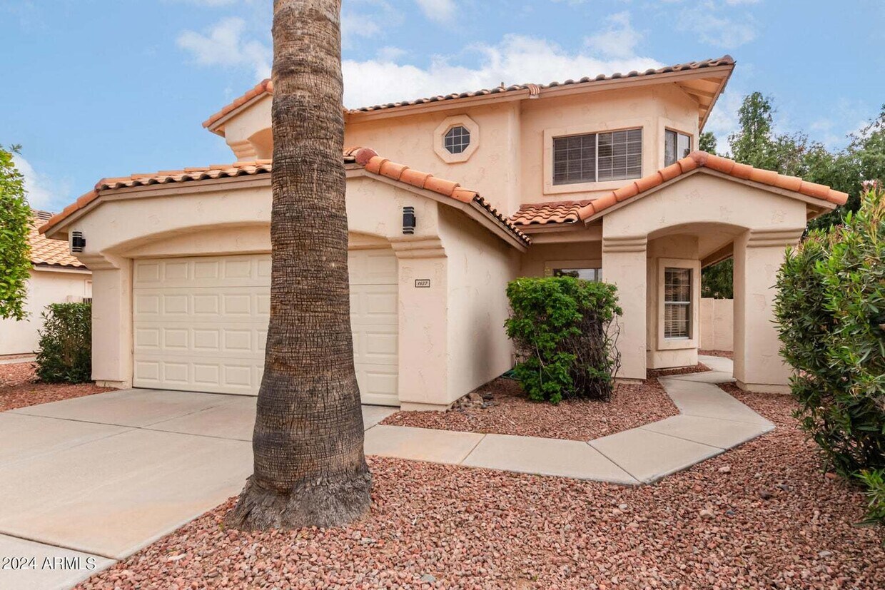 Primary Photo - Waterfront 3/2.5 Chandler home for immedia...