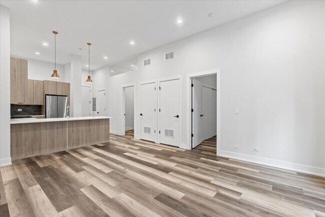 Building Photo - 2 bedroom in Chicago IL 60614