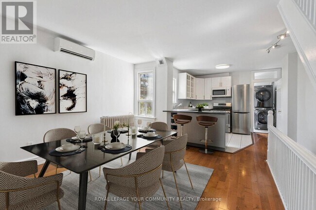 Photo du bâtiment - 10 Coxwell Ave