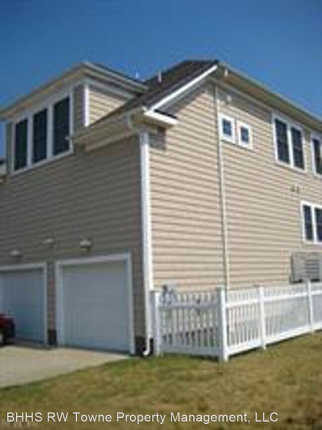 Building Photo - 4 br, 3.5 bath House - 2901 E. Ocean View ...