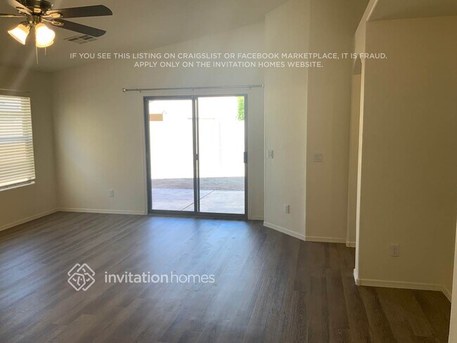 Building Photo - 10538 W Roanoke Ave