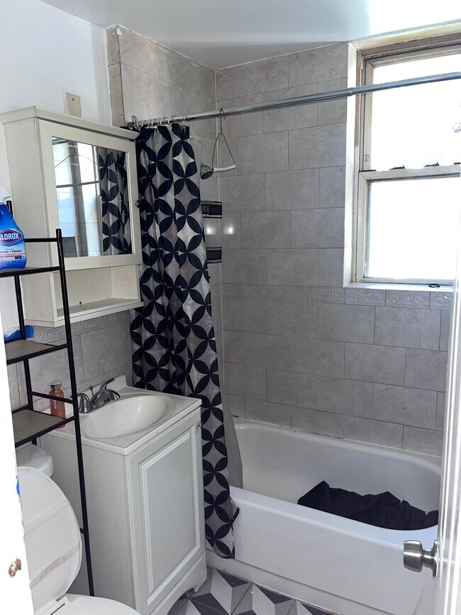 bathroom - 6109 Monroe Pl