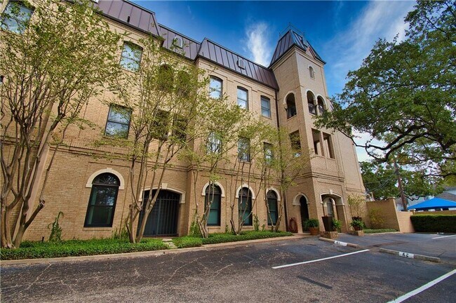 Foto del edificio - 1502 W 5th St