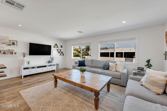 Foto del edificio - 30473 Mulholland Hwy