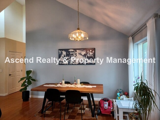 Foto del edificio - Woodhaven Sherwood Magical One Level Home Available January 1 Small Pet w/Pet Rent