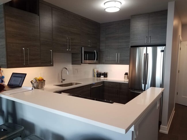 Building Photo - 400 N La Salle Dr