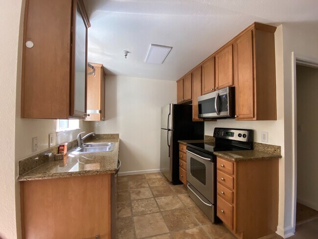 Foto del edificio - Spacious 1-Bedroom Condo in Prime Sunnyvale Location