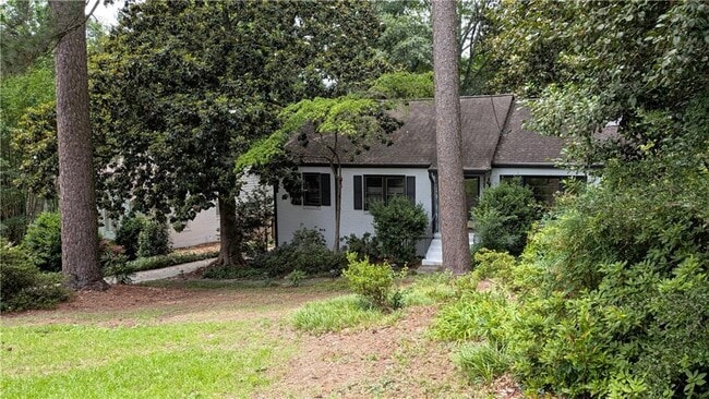 Building Photo - 4300 Rickenbacker Way NE