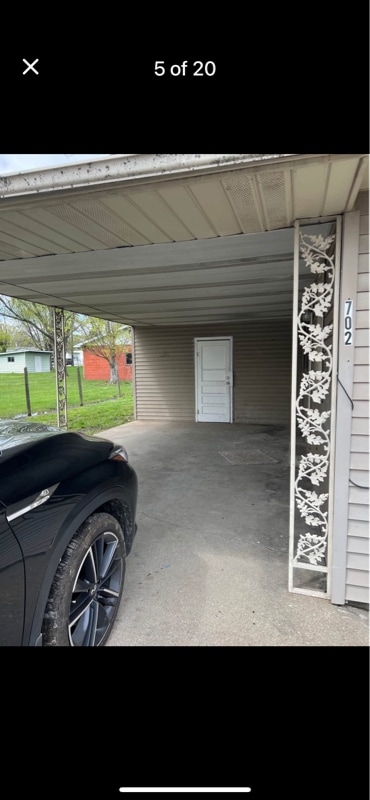Building Photo - 702 W Curtsinger Dr