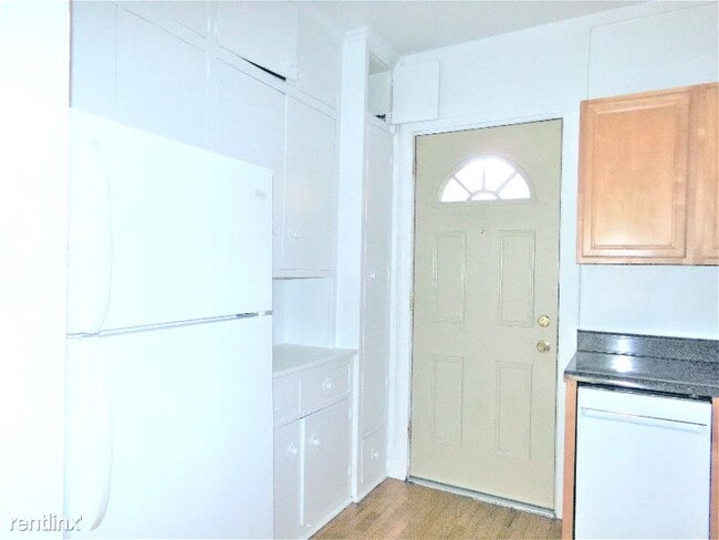 Building Photo - 1430 W Farwell Ave