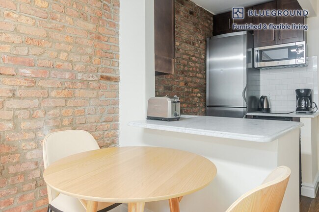 Foto del edificio - 316 W 14th St