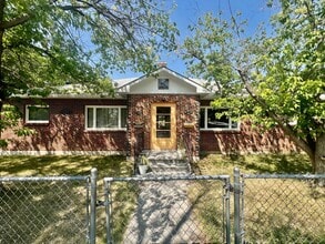 Building Photo - 542 E 6th Ave