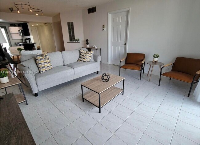 Building Photo - 801 N Ocean Blvd