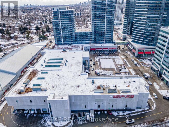 Building Photo - 7165-7165 Yonge St