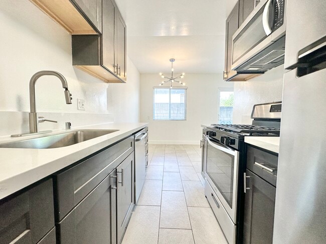 Building Photo - 1508 S Orange Dr