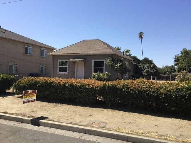 Building Photo - Coming Soon!! Apply NOW!!! Just Renovated!...