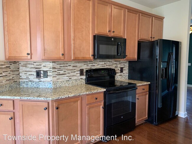 Building Photo - 3 br, 2.5 bath House - 215 Phoenix Blvd.