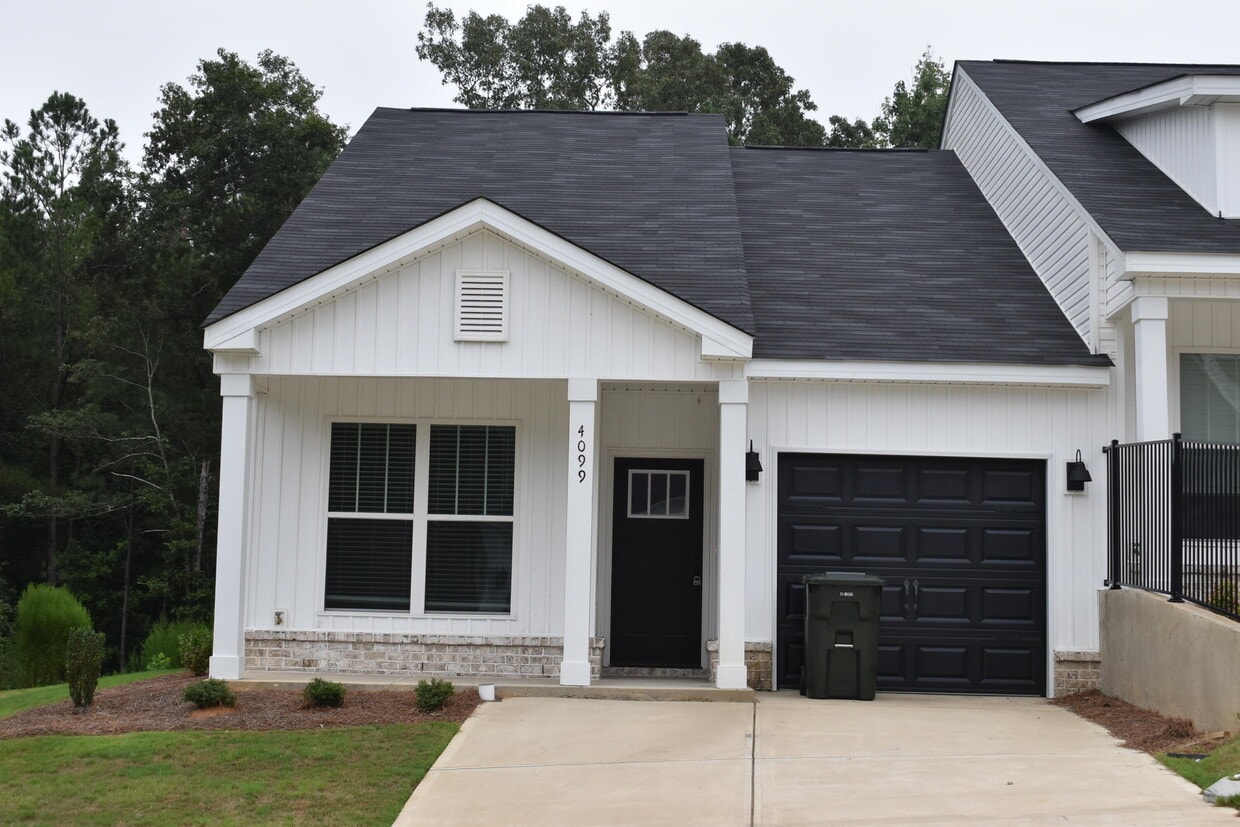 Foto principal - 4099 Taylor Pond Rd