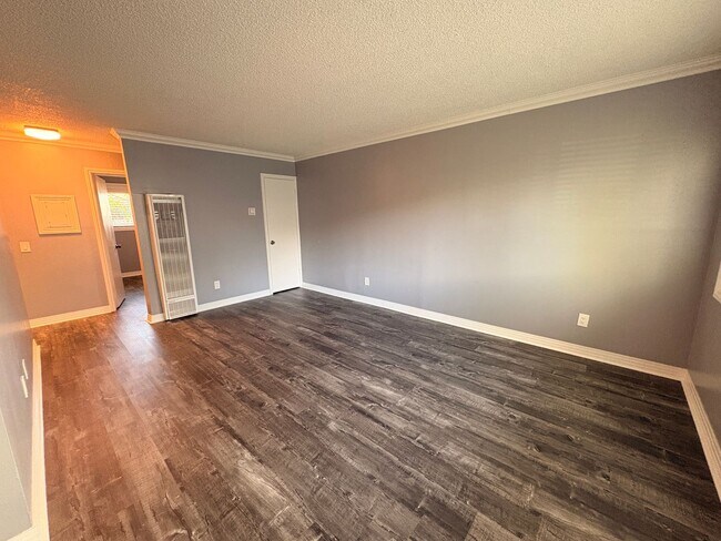 Building Photo - RVW T 851