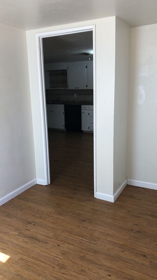 Building Photo - PRICE REDUCTION - AVAILABLE NOW!