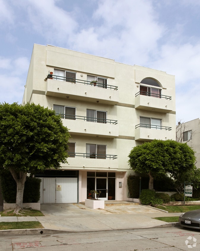 Building Photo - 1546 Amherst Ave