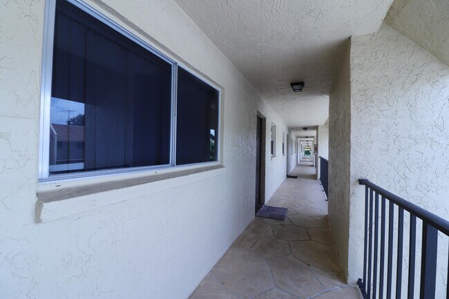 Foto del edificio - 2925 SW 22nd Ave